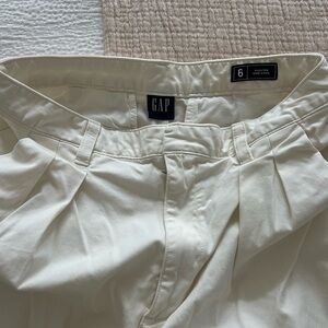 GAP women’s white Khaki Pants